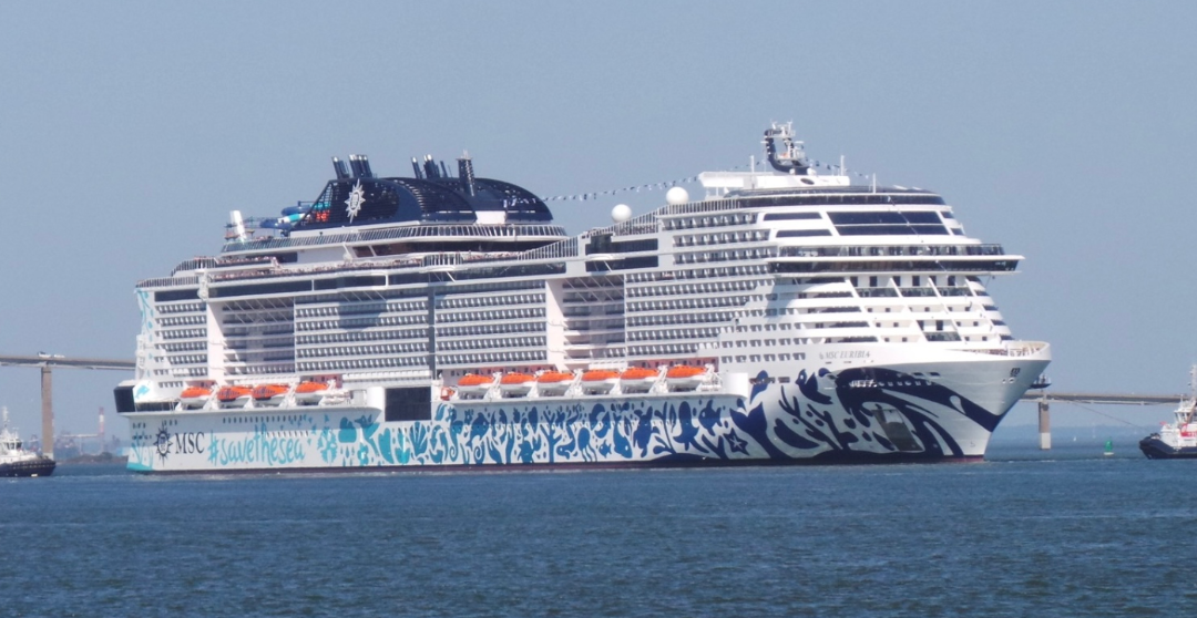 六艘邮轮、数千乘客被困中东地区