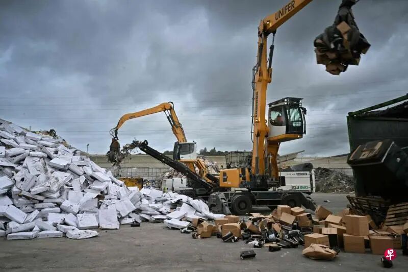 France's Largest Container Port Destroys Nearly 38,000 Pairs of Counterfeit Sneakers After 15-Year Backlog